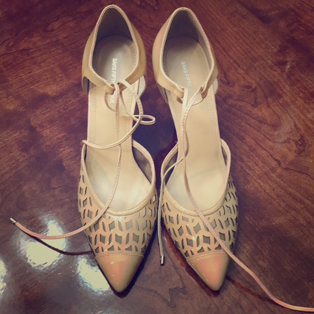 Saks off fifth pumps